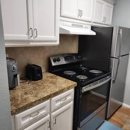 Blue Shark *E19* @ Midtown Functional 1Br King Apartment
